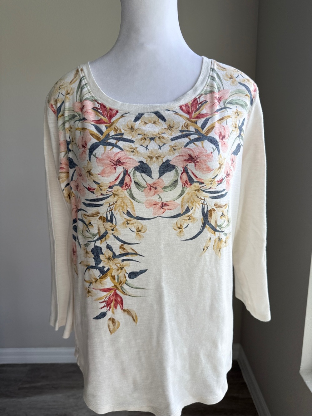 Tommy Bahama women’s cream colored flowered top